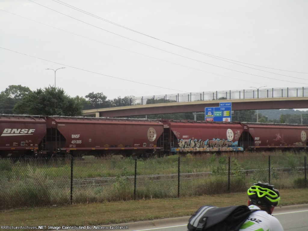 BNSF 451258, 402087 + 451305